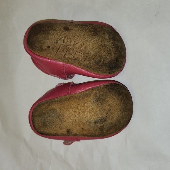 Monkey feet Shoes Girls pink size 6-12 m Spots On Bottom - Picture 6 of 8